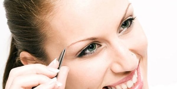 Removing too much hair of the eyebrows is a mistake that many are guilty of