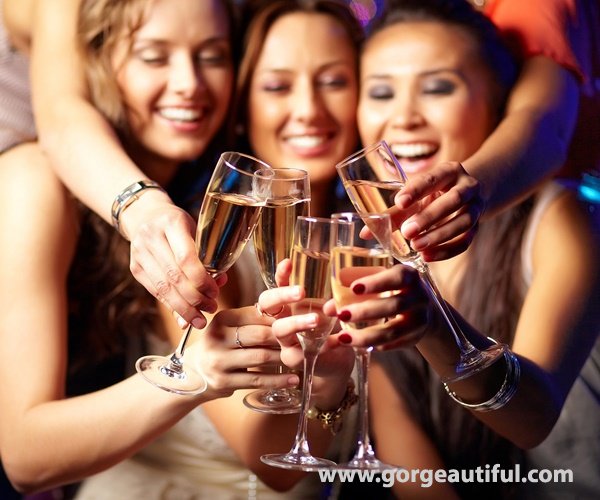 How to Dress for a Cocktail Party How to Dress for a Cocktail Party